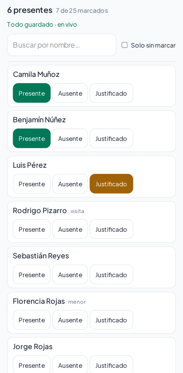 Rebaño tomando la asistencia del culto: cada persona con sus botones Presente, Ausente y Justificado.